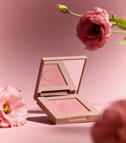 Весенние бьюти-тренды: акварельный румянец и свежие идеи для макияжа5