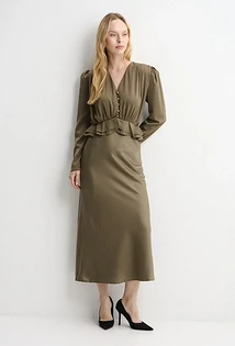 Откройте для себя шесть трендовых цветов моды 2026 года17