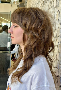 Новые стрижки на средние волосы: 6 стильных вариантов для любого типа волос4