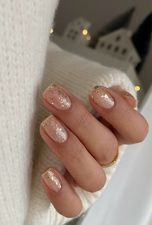 Маникюр 2026: элегантное золото без излишнего блеска24