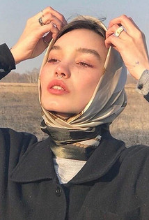 Откройте для себя стильный способ носить шарф как капюшон10