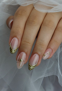 Маникюр 2026: элегантное золото без излишнего блеска22