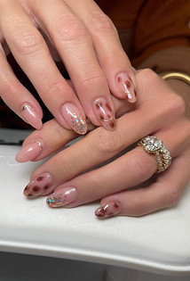 Маникюр 2026: элегантное золото без излишнего блеска20