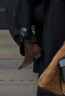 Коричневые сапоги: 5 стильных идей от модных инфлюенсеров10