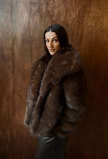 Как создать стильный образ с искусственной шубой для эффектного выхода18