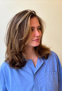 Новые стрижки на средние волосы: 6 стильных вариантов для любого типа волос25