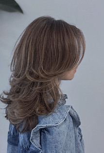 Новые стрижки на средние волосы: 6 стильных вариантов для любого типа волос17