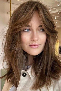 Новые стрижки на средние волосы: 6 стильных вариантов для любого типа волос18