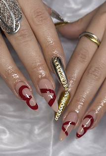 Маникюр 2026: элегантное золото без излишнего блеска29