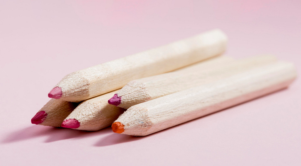 Как красить губы карандашом: 8 стильных приемов от визажистов0