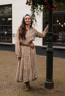 Коричневые сапоги: 5 стильных идей от модных инфлюенсеров23