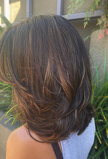 Новые стрижки на средние волосы: 6 стильных вариантов для любого типа волос24