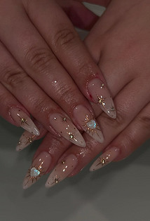 Маникюр 2026: элегантное золото без излишнего блеска25