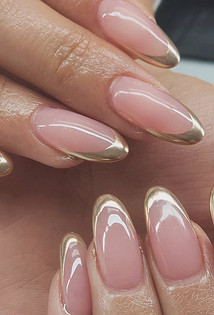 Маникюр 2026: элегантное золото без излишнего блеска4